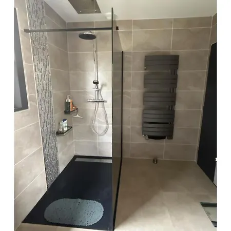 Dans Maison Moderne Confort Δωμάτια σε οικογενειακή κατοικία